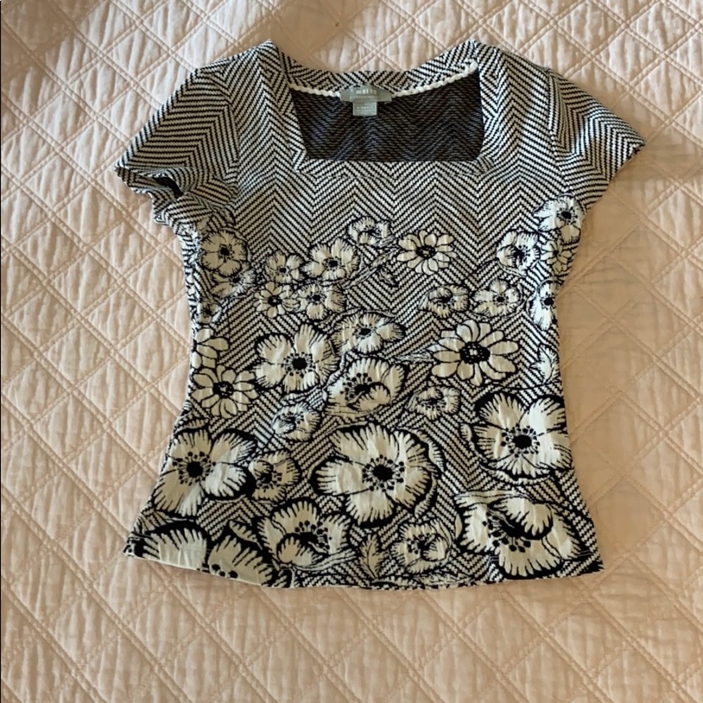 Woman’s short sleeve top